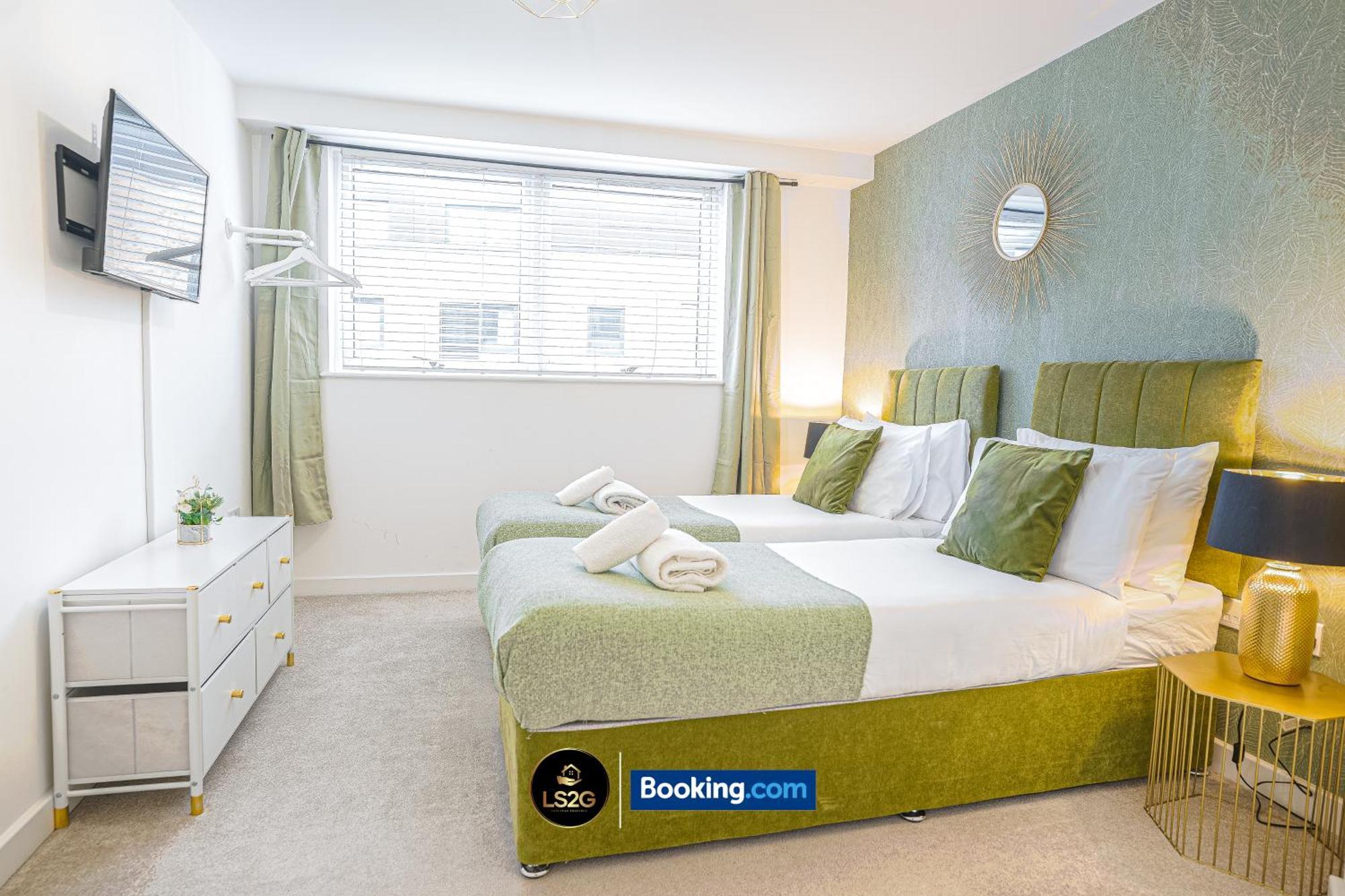 Stylish 2 Bedroom By Ls2g Short Lets & Serviced Greater With Free Parking *