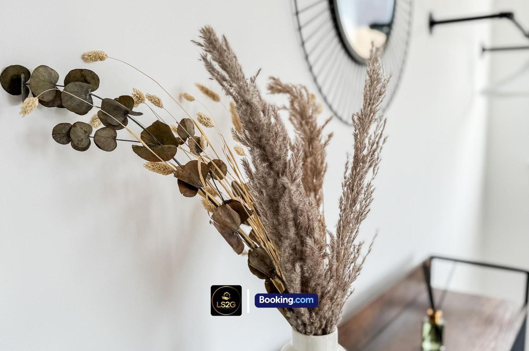 Stylish 2 Bedroom By Ls2g Short Lets & Serviced Greater With Free Parking Appartamento