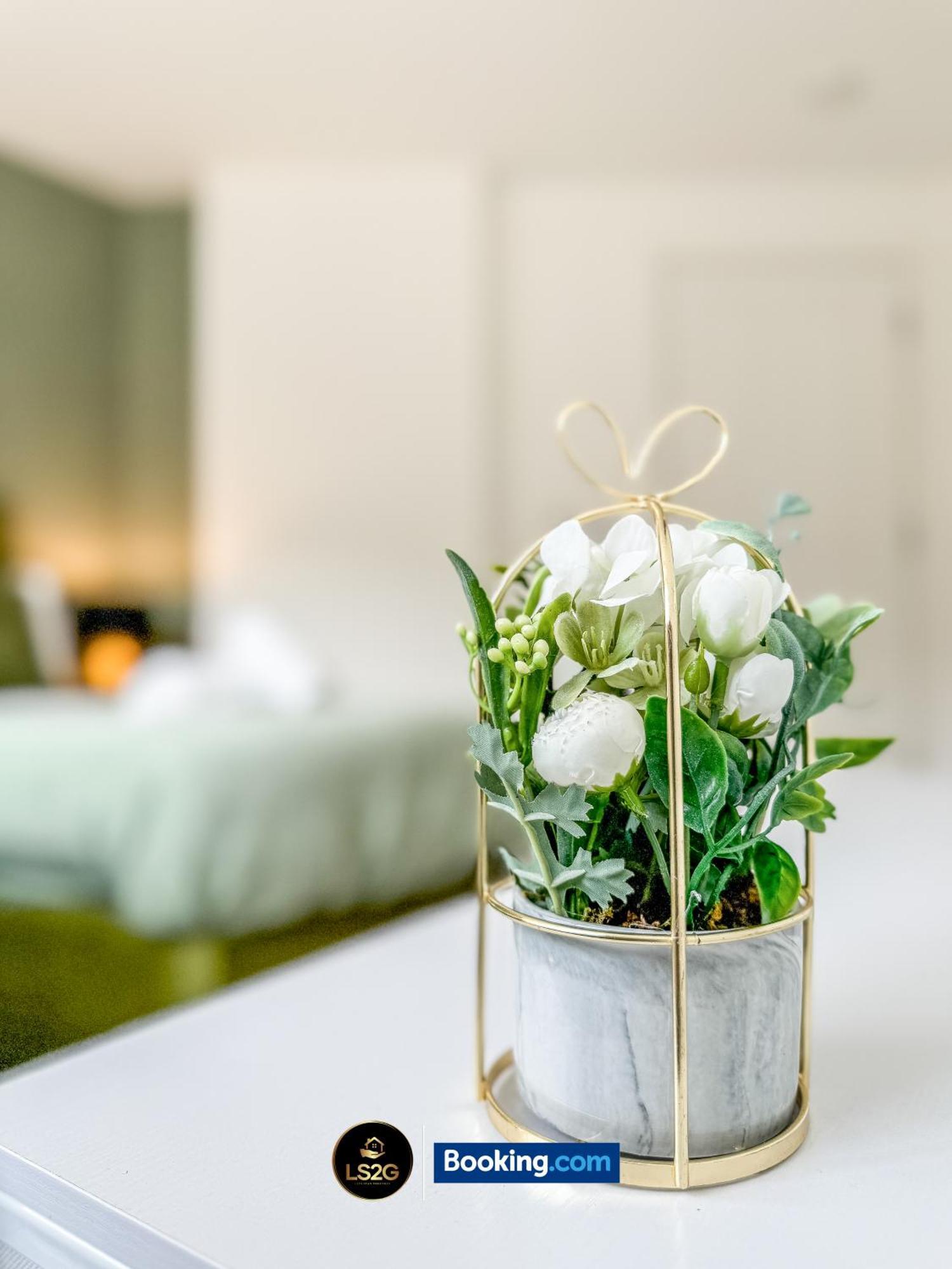 Stylish 2 Bedroom By Ls2g Short Lets & Serviced Greater With Free Parking Appartamento