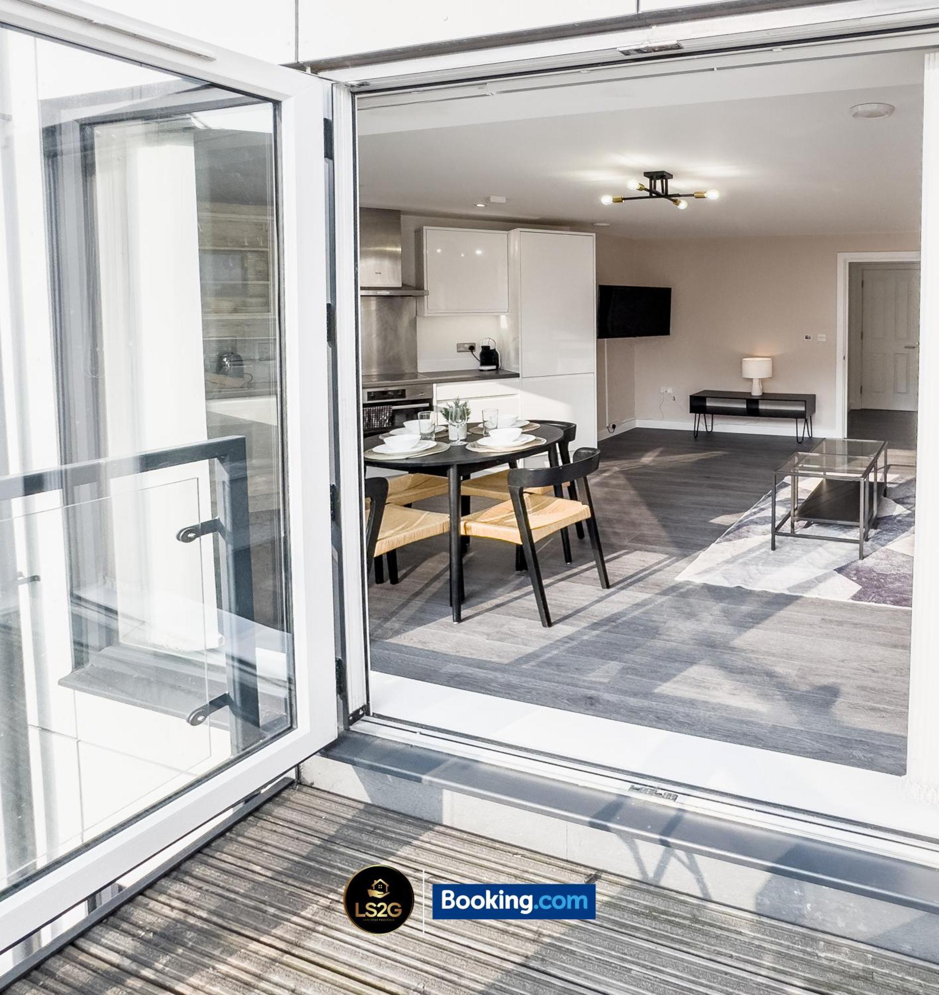 Stylish 2 Bedroom By Ls2g Short Lets & Serviced Greater With Free Parking Appartamento