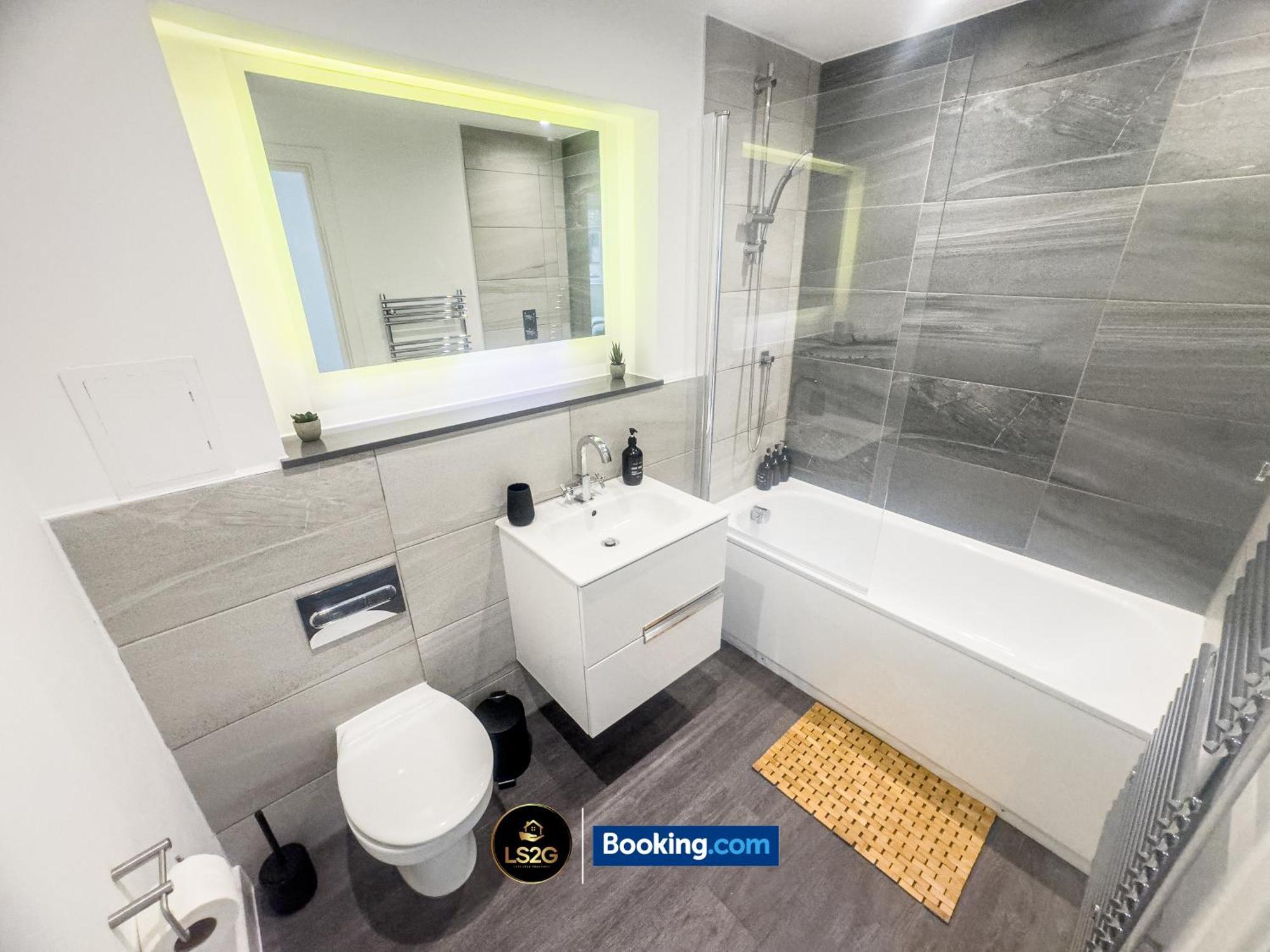 Stylish 2 Bedroom By Ls2g Short Lets & Serviced Greater With Free Parking Appartamento *